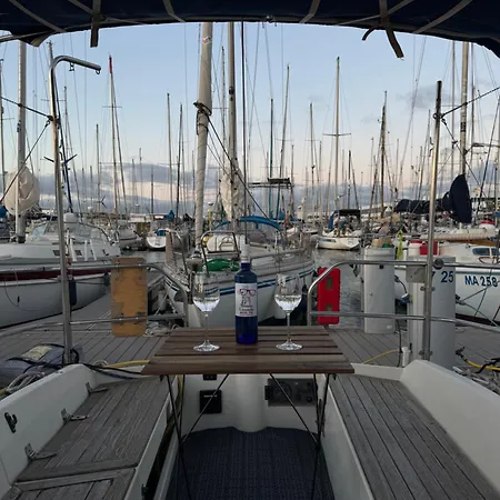 Velero Nadya Botel Arrecife (Lanzarote)