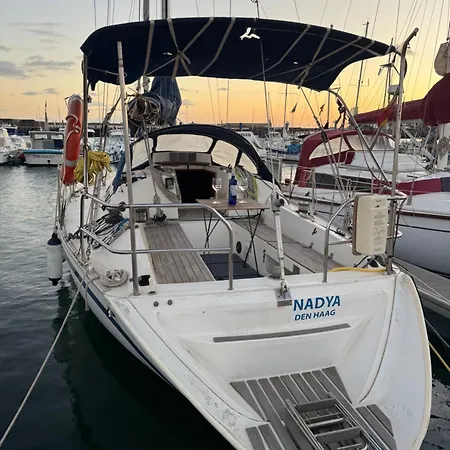Velero Nadya Botel Arrecife (Lanzarote)