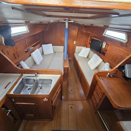 Ботель Velero Nadya Арресифе