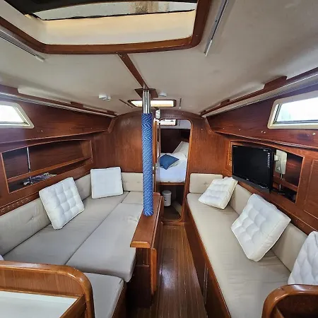 Botel Velero Nadya Arrecife (Lanzarote)