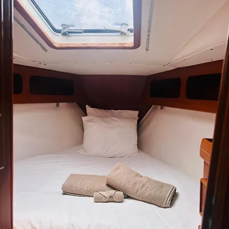 Ботель Velero Nadya *