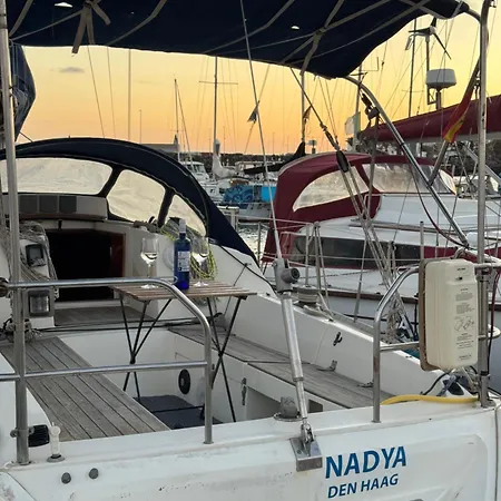 Ботель Velero Nadya *