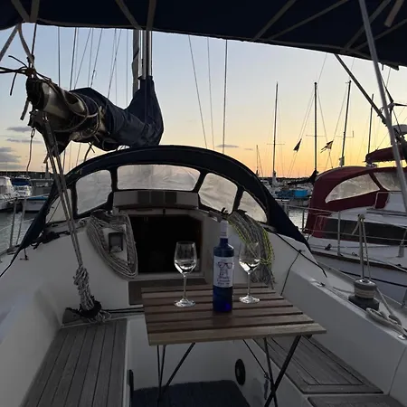 Velero Nadya Ботель