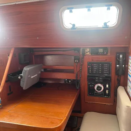 Ботель Velero Nadya
