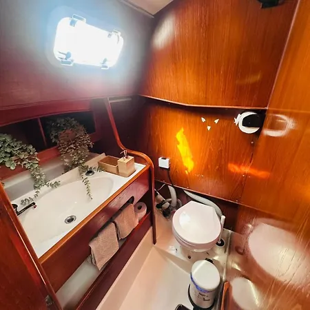 Ботель Velero Nadya *