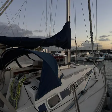 Ботель Velero Nadya