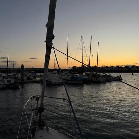 Velero Nadya Ботель *