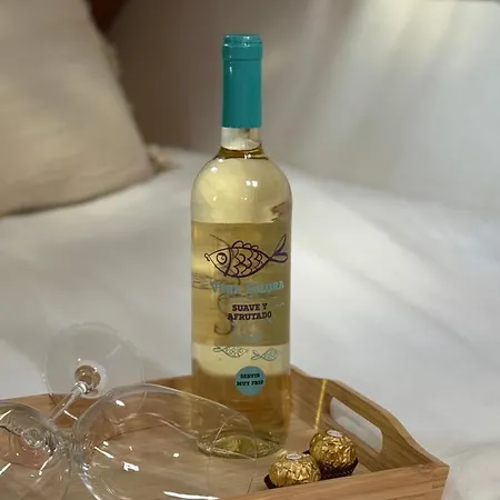 Velero Nadya Ботель *