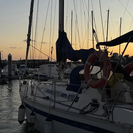 Velero Nadya Ботель *