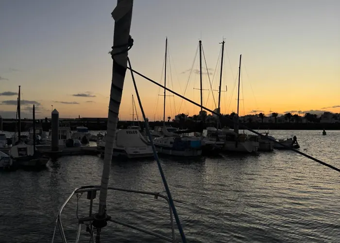 Velero Nadya Botel *